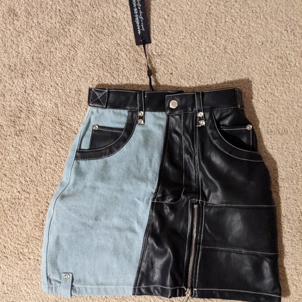 Maniere de Voir Skirt